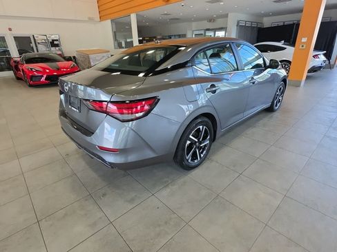 Used 2025 Nissan Sentra SV FWD image 8