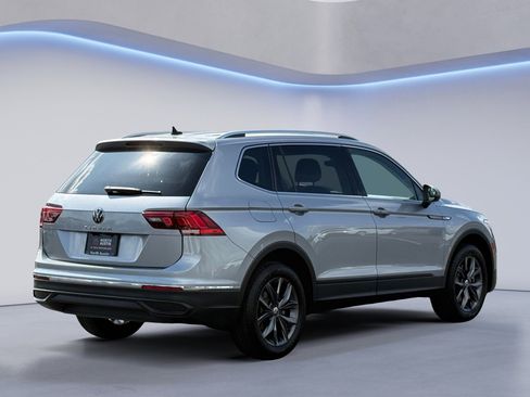 Used 2022 Volkswagen Tiguan SE FWD image 6