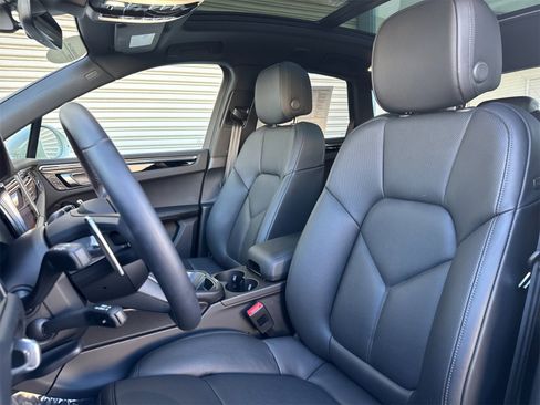 Used 2025 Porsche Macan image 5