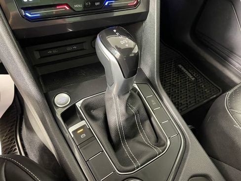 Used 2022 Volkswagen Tiguan SE AWD/4WD image 10