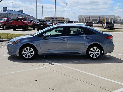 Used 2025 Toyota Corolla LE image 9