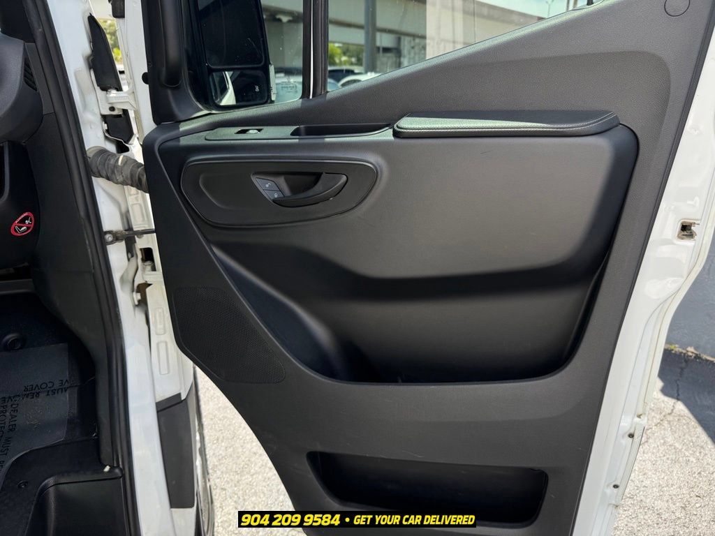 Used 2023 Mercedes-Benz Sprinter 2500 image 25