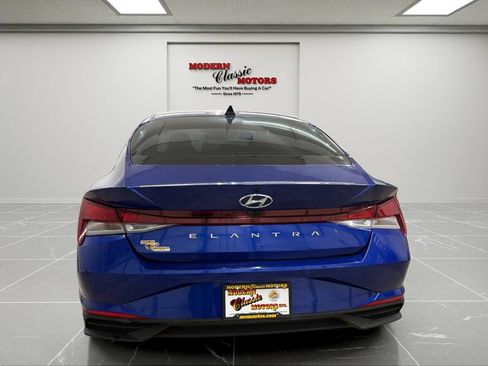 Used 2023 Hyundai Elantra SEL w/ Convenience Package FWD image 4