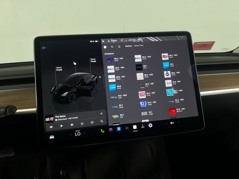 Used 2025 Tesla Model Y Long Range image 17