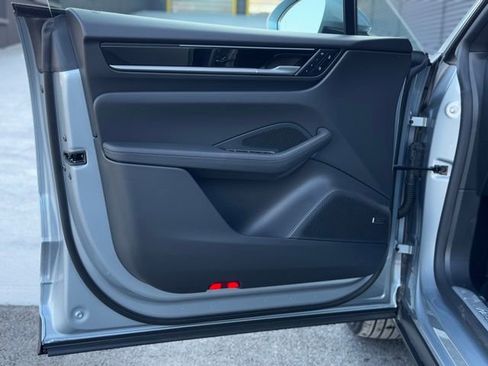 New 2025 Porsche Macan Electric RWD image 16