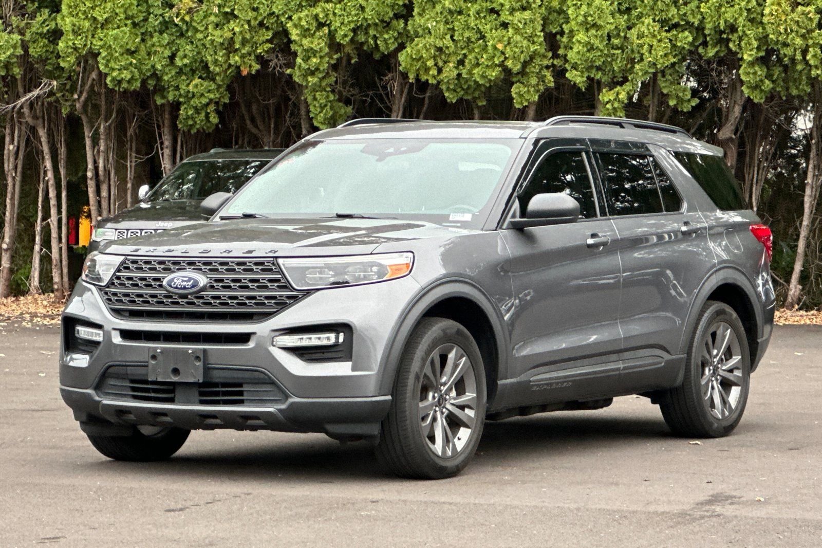 Used 2021 Ford Explorer XLT w/ Equipment Group 202A AWD/4WD image 8