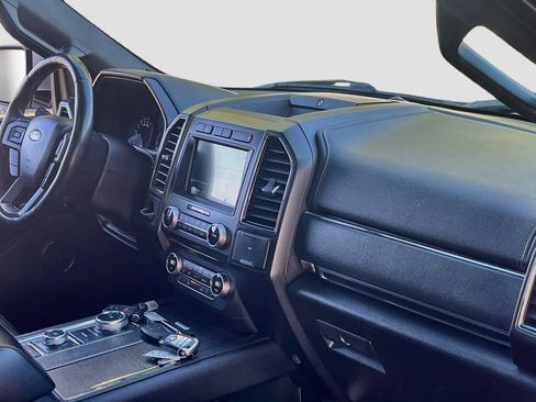 Used 2018 Ford Expedition Limited w/ Equipment Group 301A AWD/4WD image 33