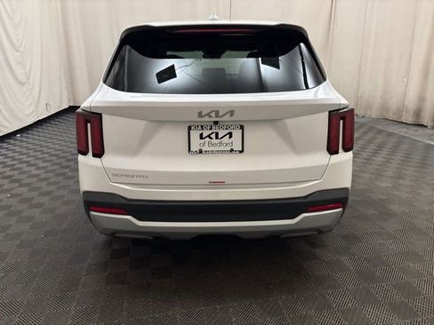 Certified 2025 Kia Sorento LX image 6