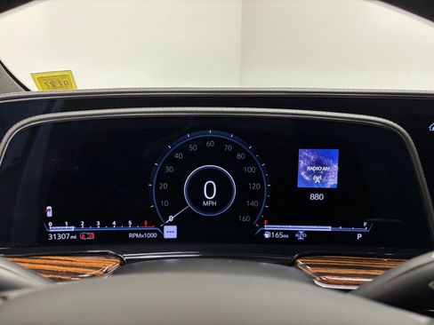 Used 2022 Cadillac Escalade Premium Luxury AWD/4WD image 19