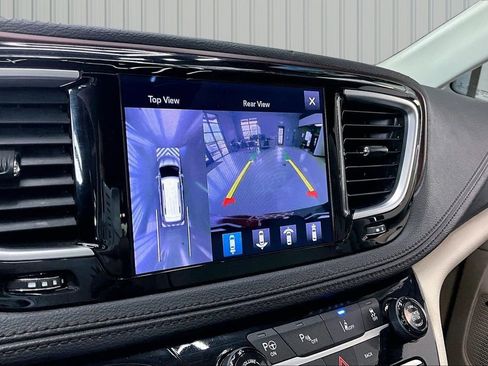 Used 2017 Chrysler Pacifica Limited FWD image 14