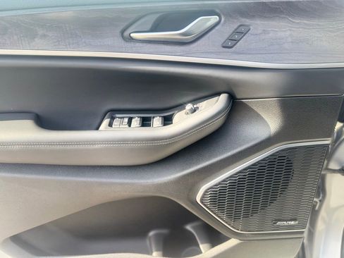 Used 2023 Jeep Grand Cherokee 4WD 4xe image 17