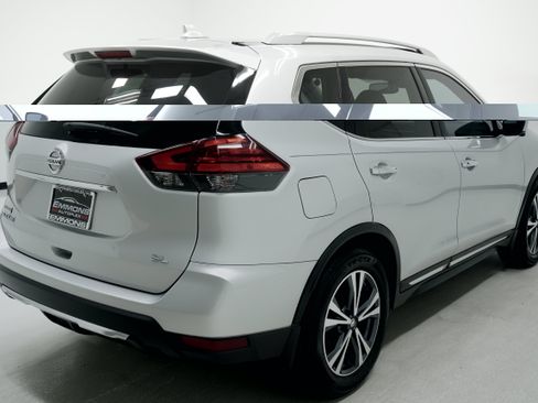 Used 2017 Nissan Rogue SL w/ SL Premium Package FWD image 2