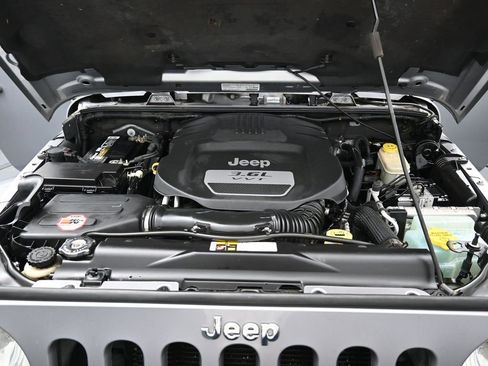 Used 2013 Jeep Wrangler Unlimited Sahara w/ Connectivity Group image 27