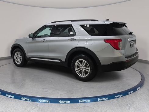 Used 2023 Ford Explorer XLT AWD/4WD image 8