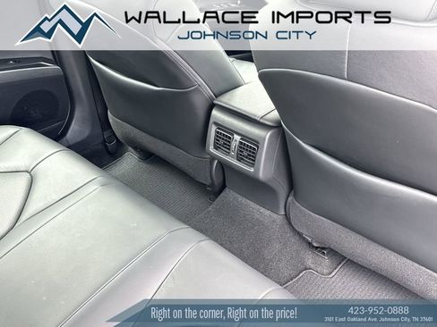 Used 2020 Toyota Camry XLE image 39