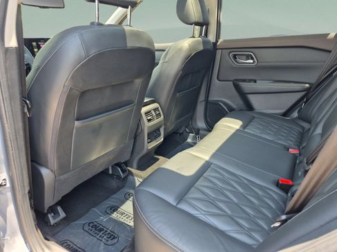Used 2021 Nissan Rogue Platinum FWD image 18