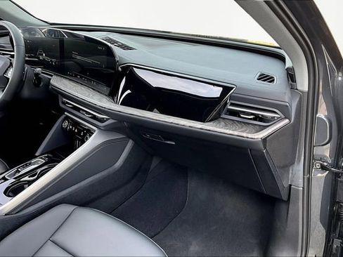 Used 2025 Audi Q5 Premium image 16