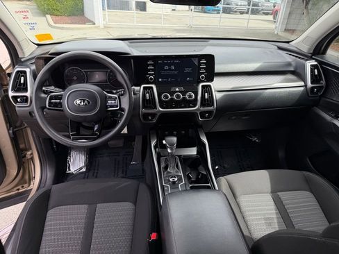 Used 2021 Kia Sorento LX AWD/4WD image 15