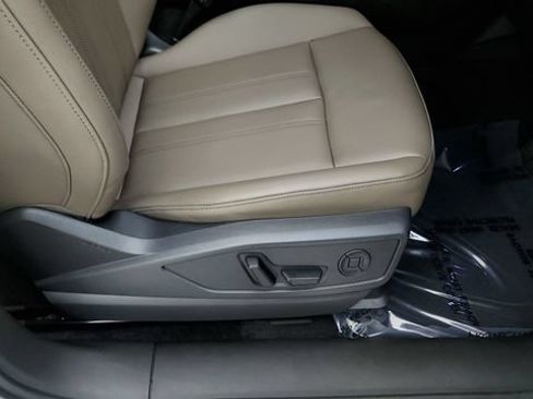 Used 2025 Audi Q5 Premium Plus w/ Premium Plus AWD/4WD image 38