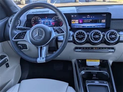New 2025 Mercedes-Benz GLB 250 image 3