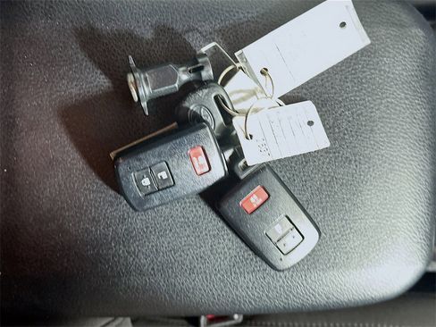 Used 2017 Toyota Tacoma TRD Off-Road image 33