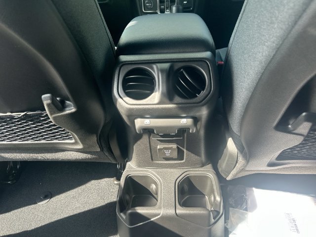 New 2026 Jeep Gladiator Rubicon w/ Steel Power Dome Hood Package AWD/4WD image 23