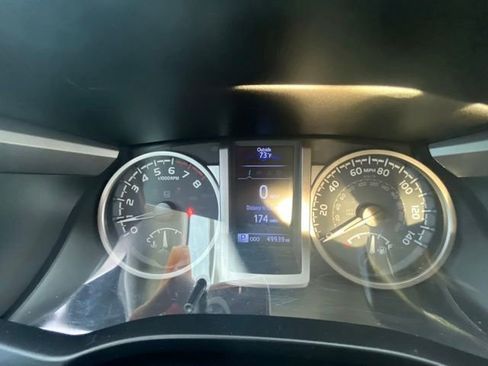 Used 2020 Toyota Tacoma SR5 AWD/4WD image 39