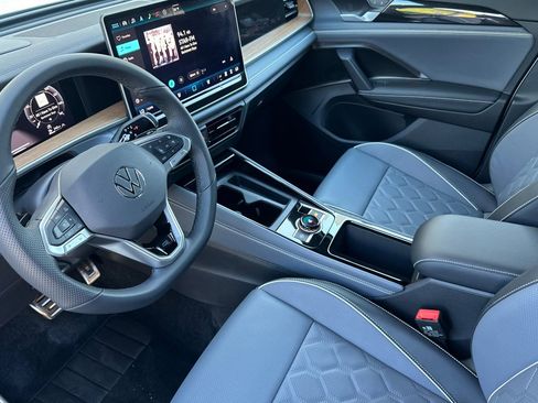 New 2026 Volkswagen Tiguan SEL R-Line AWD/4WD image 8