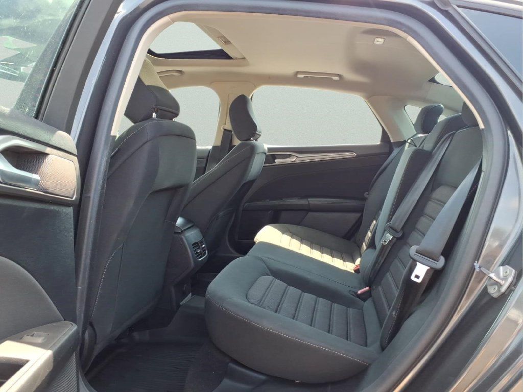Used 2020 Ford Fusion SE AWD/4WD image 11