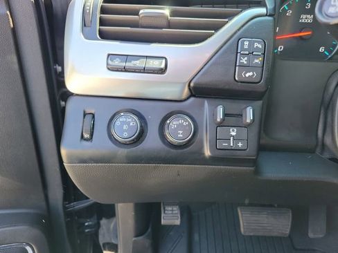 Used 2020 Chevrolet Suburban Premier w/ Premier Plus Edition image 15