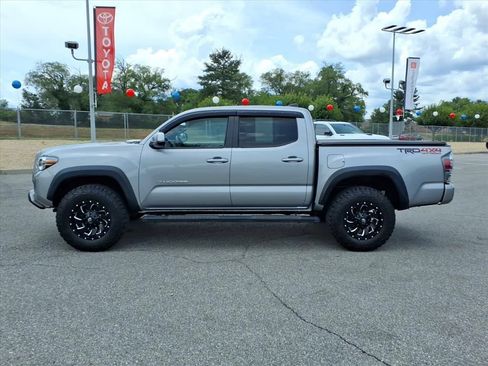 Used 2020 Toyota Tacoma TRD Off-Road w/ Technology Package AWD/4WD image 8