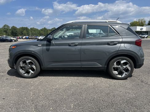 Used 2024 Hyundai Venue SEL FWD image 7
