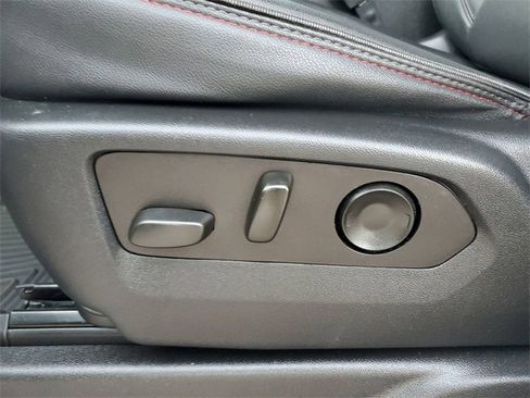 Used 2022 Chevrolet Suburban RST w/ Luxury Package image 20