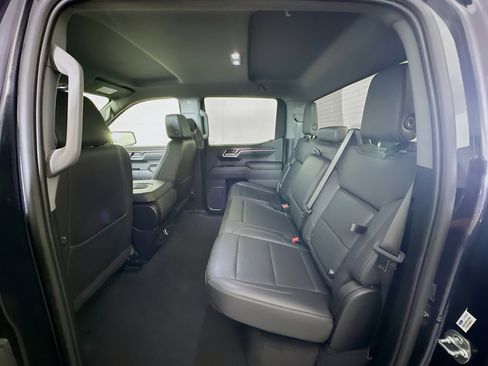 Used 2025 GMC Sierra 1500 SLT image 28