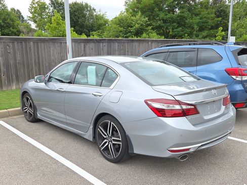 Used 2017 Honda Accord Touring image 6