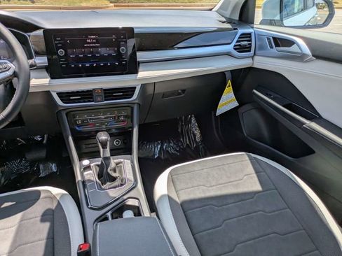 New 2026 Volkswagen Taos SE FWD image 18