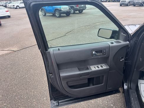 Used 2011 Ford Flex SE image 14