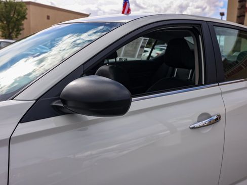 Used 2025 Nissan Altima 2.5 S image 12