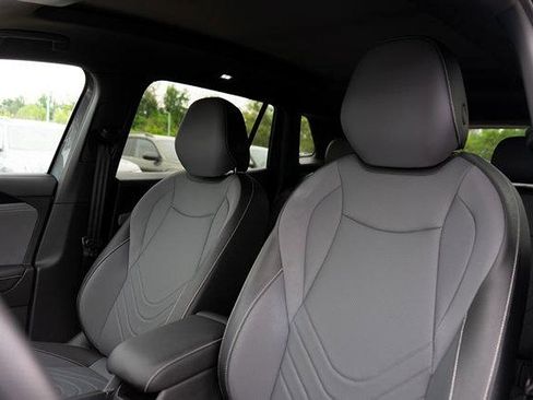 Used 2026 Volkswagen Tiguan SE R-Line AWD/4WD image 10