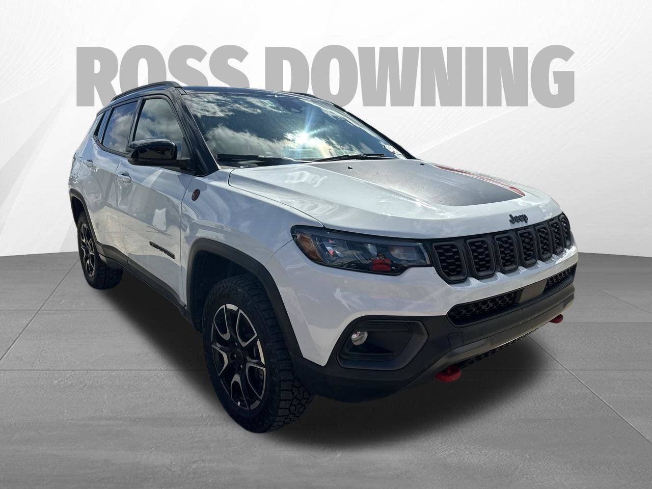 Used 2025 Jeep Compass Trailhawk AWD/4WD image 3