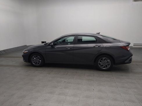 Used 2024 Hyundai Elantra SEL FWD image 3