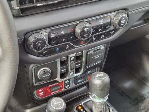 Used 2025 Jeep Wrangler Unlimited Rubicon 4xe w/ Safety Group AWD/4WD image 14