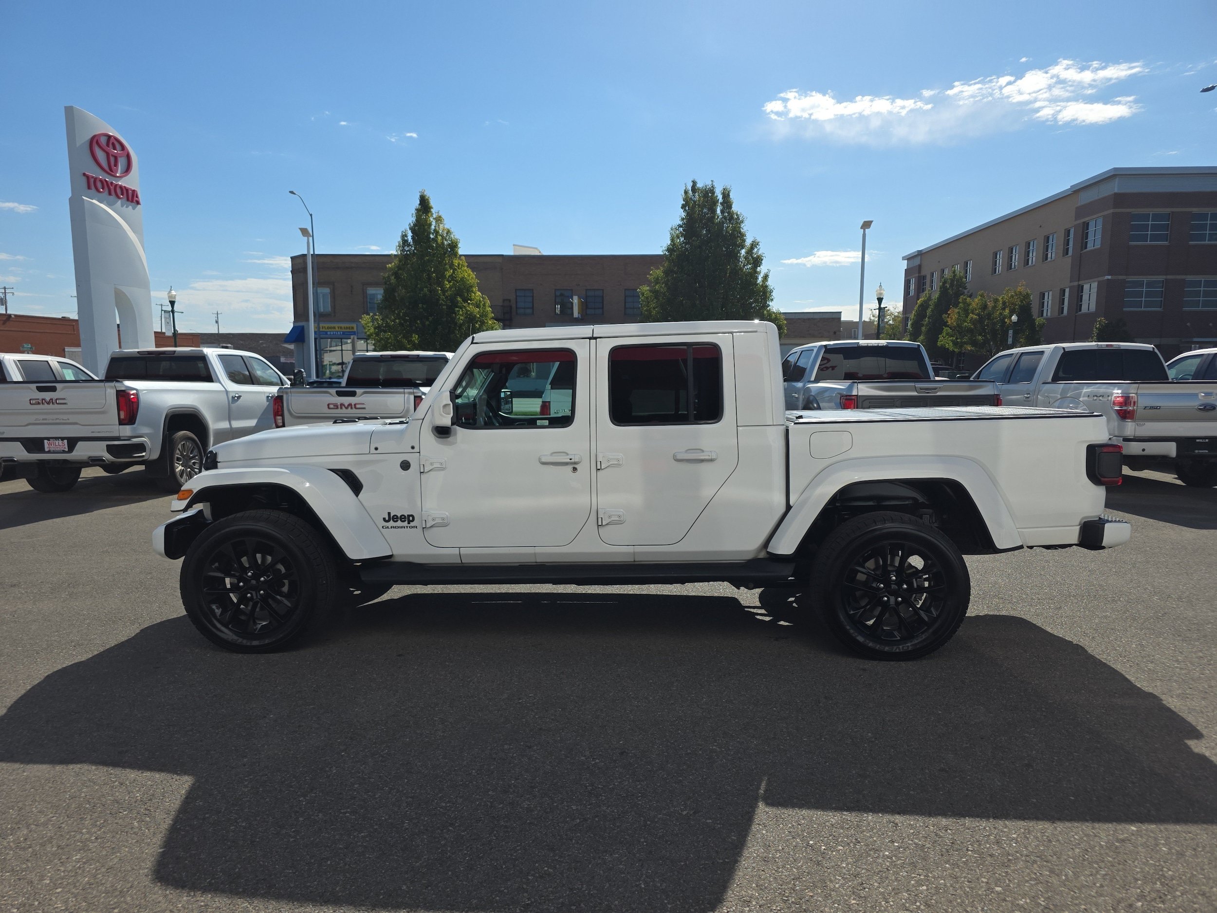 Used 2022 Jeep Gladiator Overland AWD/4WD image 5