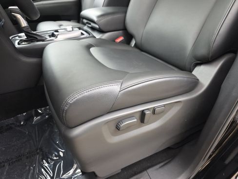 Used 2024 Nissan Armada SV AWD/4WD image 25