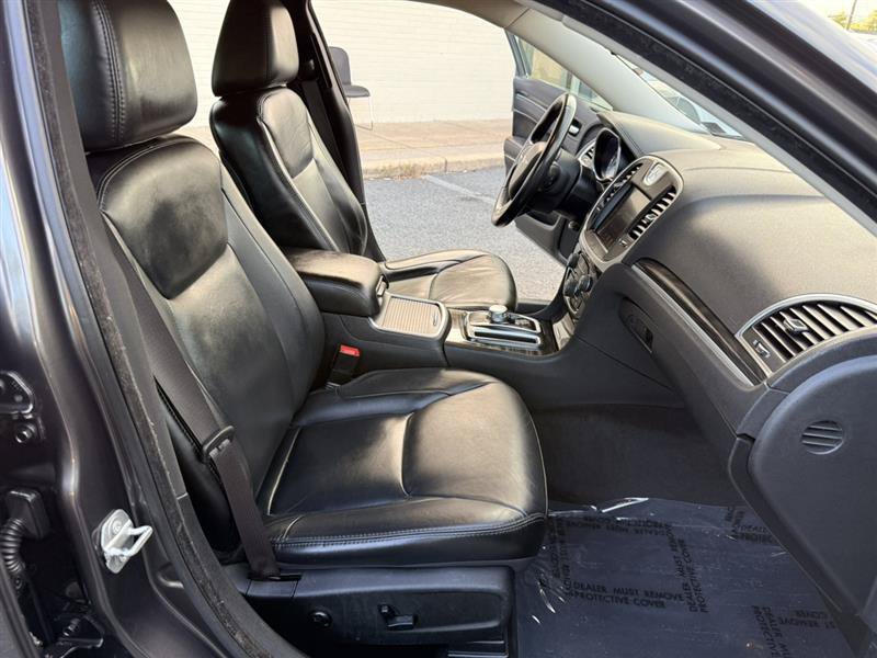 Used 2016 Chrysler 300 Limited RWD image 11