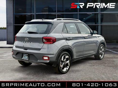 Used 2023 Hyundai Venue Limited image 3