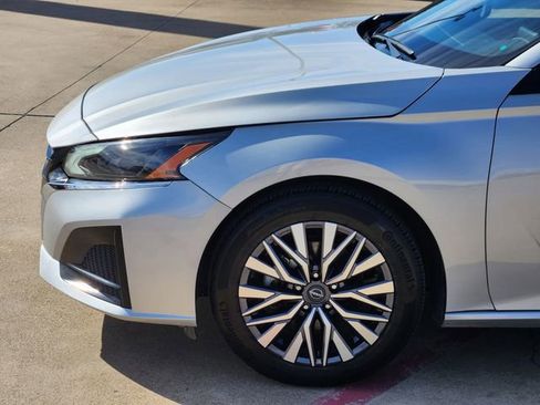 Used 2024 Nissan Altima 2.5 SV image 8