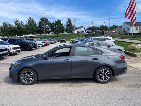 Used 2023 Kia Forte LXS w/ LXS Technology Package FWD image 3