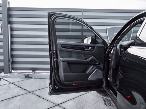 Used 2023 Porsche Cayenne Turbo GT image 36