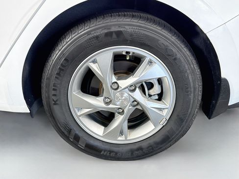 Used 2022 Hyundai Elantra SE FWD image 36